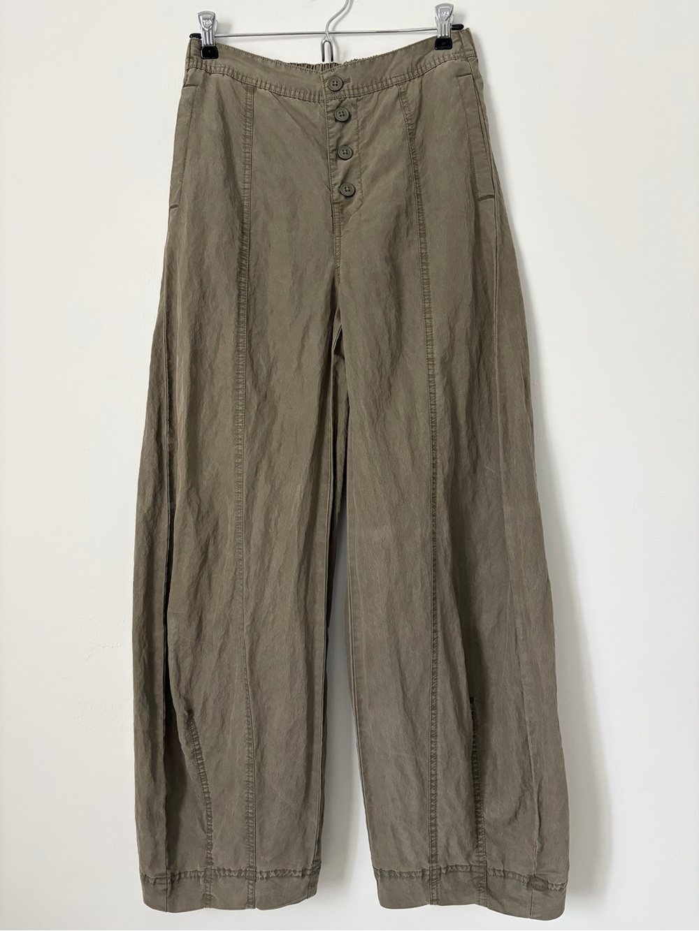 Woman Free People Olive Green High
Rise Wide Leg Button Fly
Utility Pants